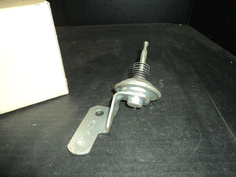 BUICK 1962 TEMPEST con 4BBL ~ DASHPOT (DP-332) - Dash Pot - 1379525 (NOS) NUEVO Foto 2 de 4