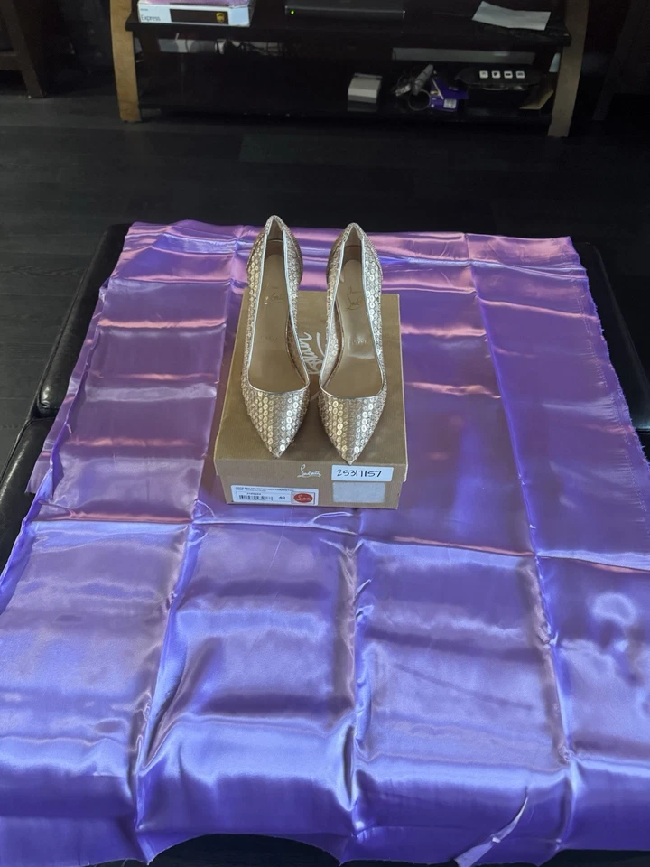 Tacones Christian Louboutin para mujer talla 40, lentejuelas doradas Foto 2 de 4