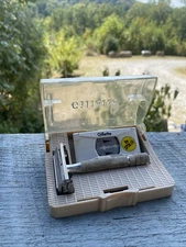 Vintage Gillette Super Speed TTO DE Safety Razor +cracked Case & Blade Bank