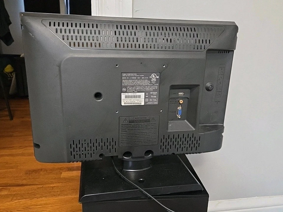 Emerson 19” TV LC195EM82 LCD Color Television  - Black 2011 - Image 3 of 4