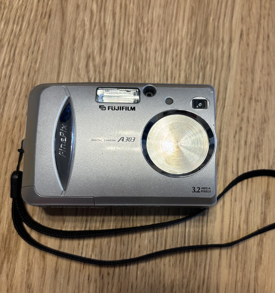 Fujifilm FinePix A303, photo 1 of 4