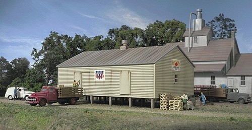 Walthers Co-Op Storage Shed Kit - 10.6 x 6.8 x 5.6cm - N Scale