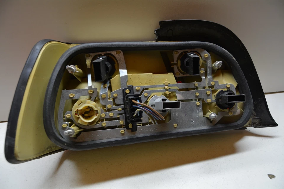 Luz trasera derecha pasajero bmw serie 323 1992-1999 OEM, 166-58598 Foto 4 de 4