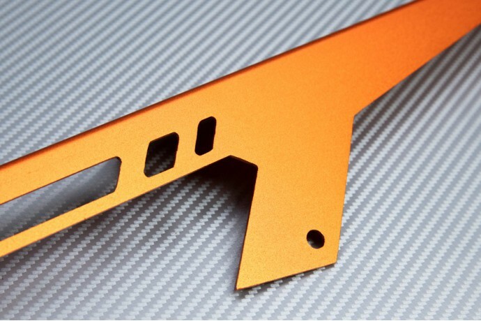 Protection chaîne KTM Duke 250 orange évite déraillement carter
