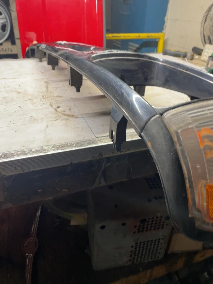 Toyota Pickup 1992-1995 parrilla delantera carcasa inserción negra plástico y luz OEM Foto 4 de 4