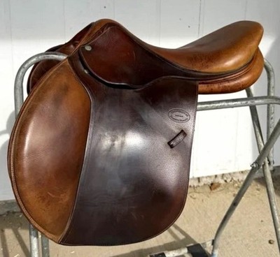 Devoucoux Socoa 17.5 in   Jump Close Contact Saddle