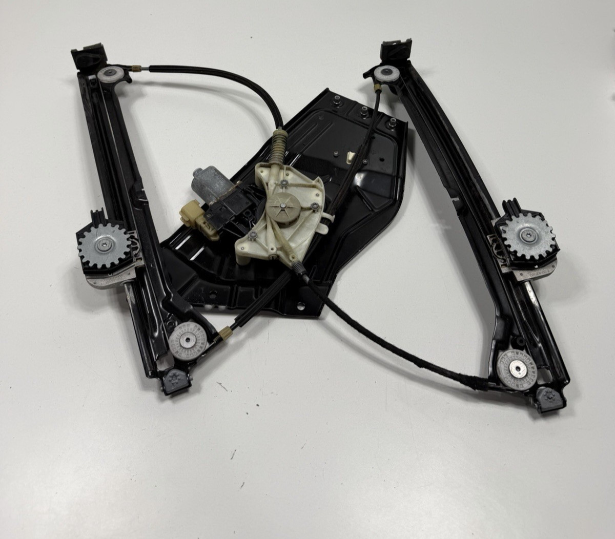 Maserati Ghibli 2014-2022 Front Right Window regulator