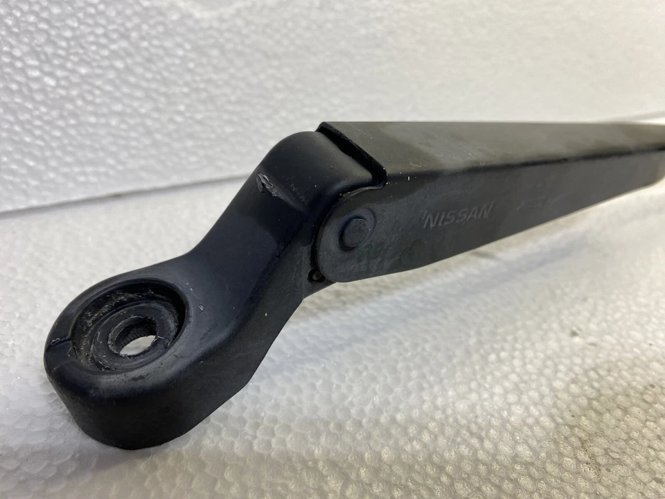 96 97 98 99 Infiniti QX4 BRAZO LIMPIAPARABRISAS TRASERO OEM Nissan SUV camión usado Foto 2 de 4