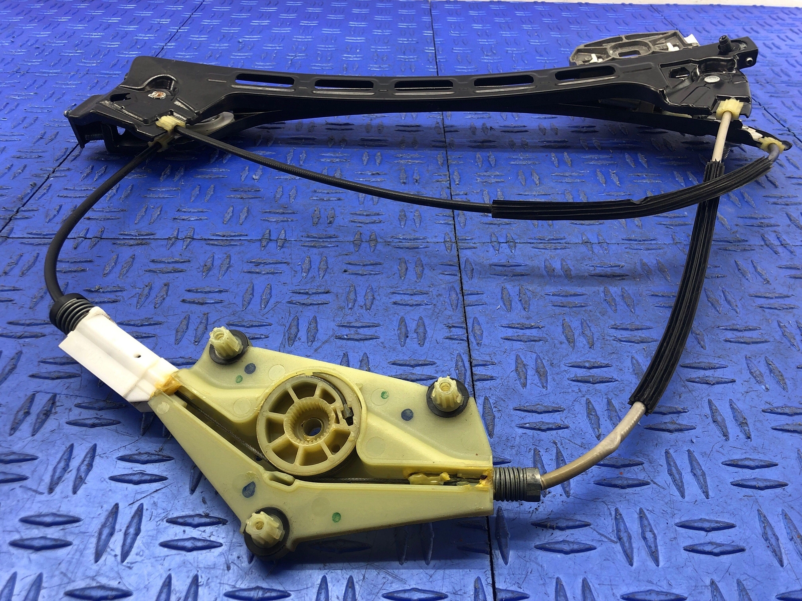 2011-2015 AUDI R8 CONVERTIBLE FRONT LEFT WINDOW GLASS REGULATOR 420837462A OEM
