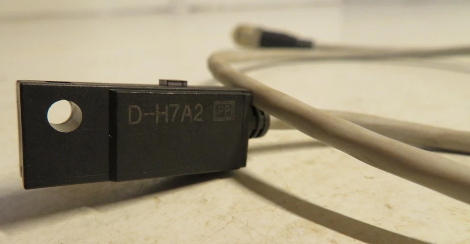 NEW SMC D-H7A2  W/ M8 3 PIN CONNECTOR DH7A2 3 PIN D H7A2  22" LENGTH Cord Wire - Image 3 of 4