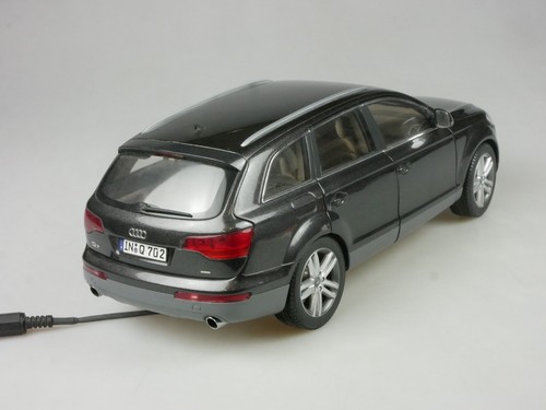 Kyosho 1/18 Audi Q7 V8 4.2 FSI mit LED LICHT Umbau black Metallic 129495 - Picture 3 of 12
