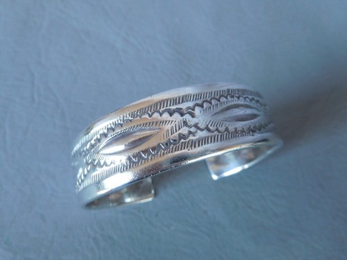 Bracelet ancien art Deco 1930's Bracelet manchette rigide en argent signé René Sitoleux - Montres & Bijoux
