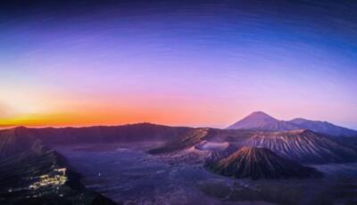 Wandbild: Vulkan Mount Bromo (Mount Bromo) bei Sonnenaufgang mit Sternspur [...]