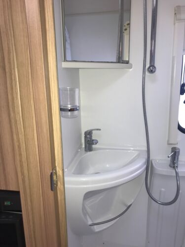 Lunar Ariva - 2016 - Luxury 2 Berth Lightweight Caravan - Picture 13 of 17