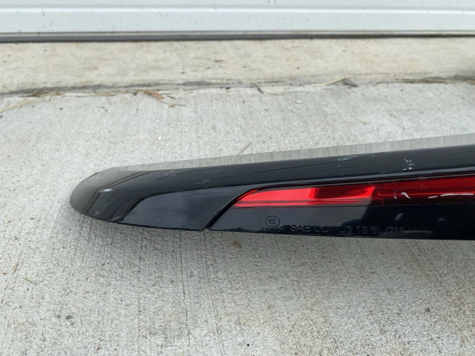 2018 2019 Cadillac XTS Spoiler w/ LED Third Brake Light w/ Camera 84308912 OEM Foto 3 de 4