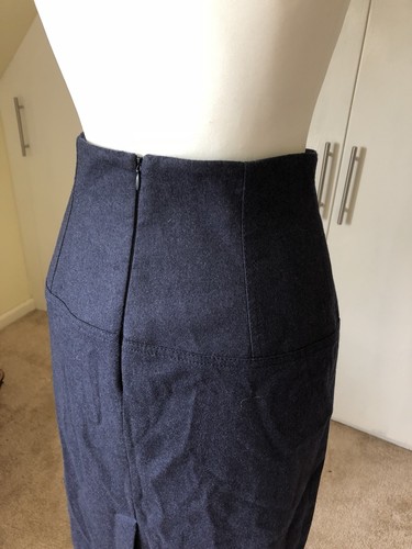 Blumarine Navy Blue Fitted Skirt Worth Over £450, s8 (Italian s40), Wool Blend - Picture 3 of 10