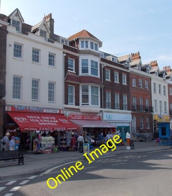 Foto 6x4 Tom & Erins Geschenkeladen in Weymouth Weymouth \/SY6779 um 70 Jahre c2014