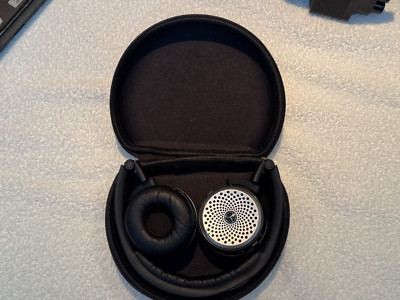 Mercedes Bluetooth rear entertainment Headphones AKG P104 W/Case