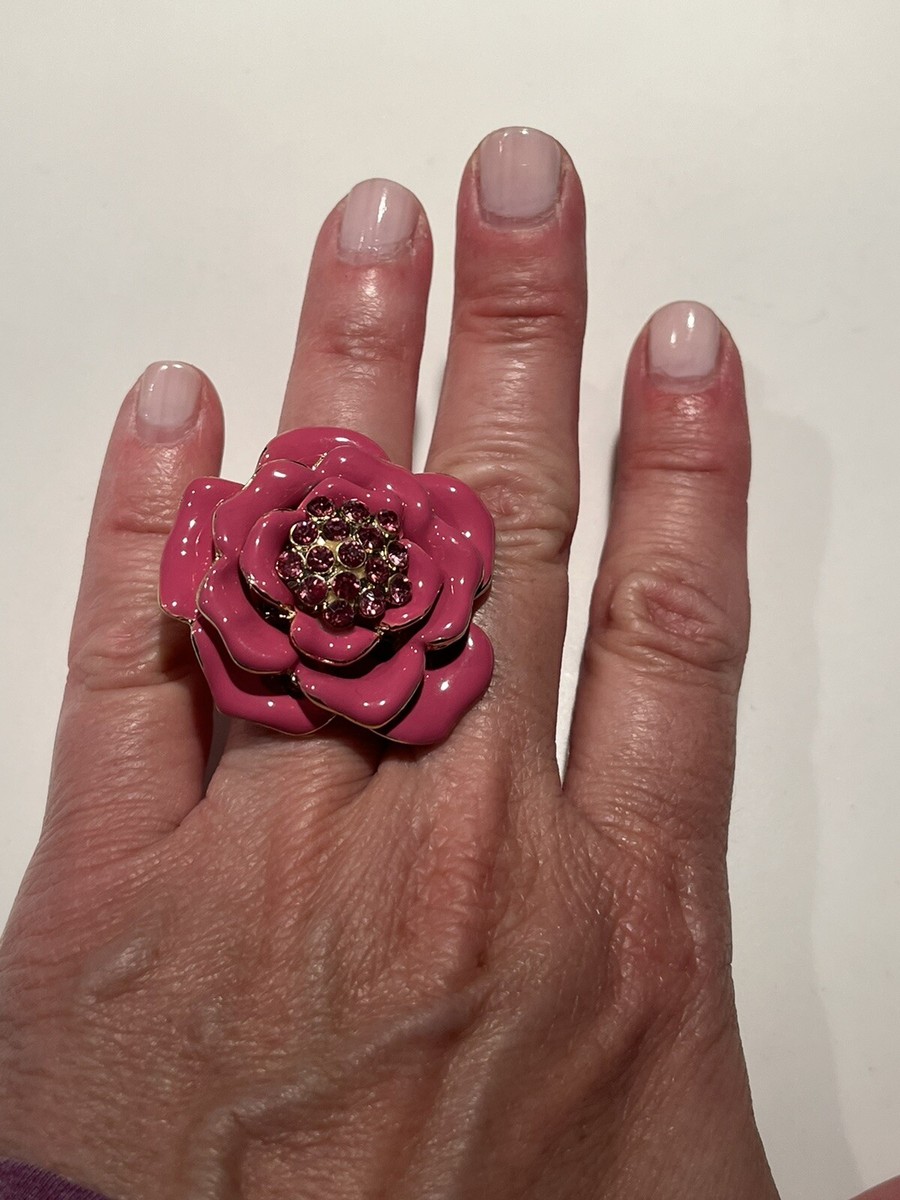 nwot bubble gum pink Flower ring on Gold Tone elastic Ring