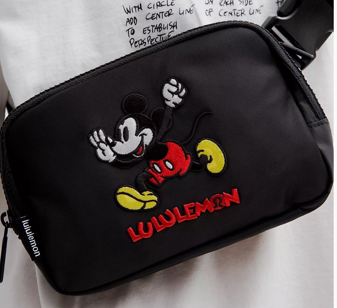 lululemon のミッキーマウス アイコン エブリウェア ベルトバッグ Disney x Lululemon Everywhere Belt Bag Fanny Pack Black Mickey
