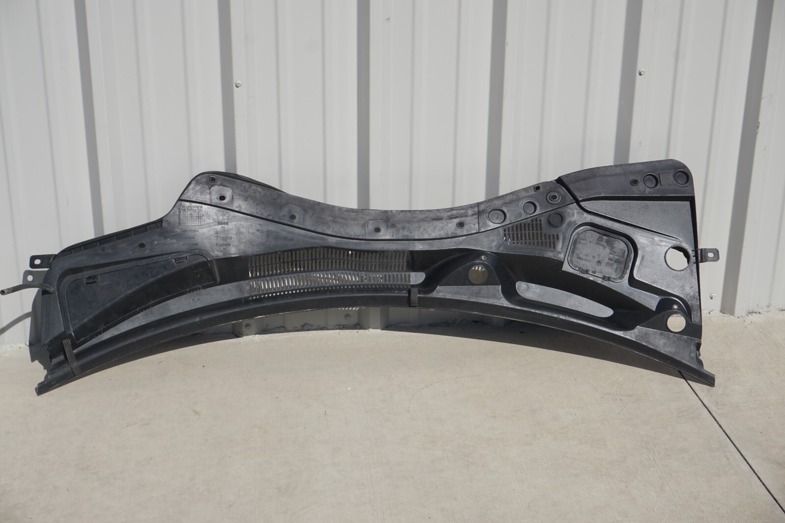 14-21 Maserati Quattro Ghibli Front Windshield Cowl Molding Cover Trim OEM