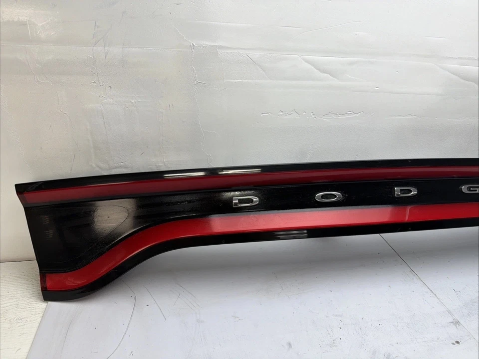 2015-2022 DODGE CHARGER REAR TRUNK CENTER LED TAILLIGHT OEM 094 (USED) Foto 2 de 4
