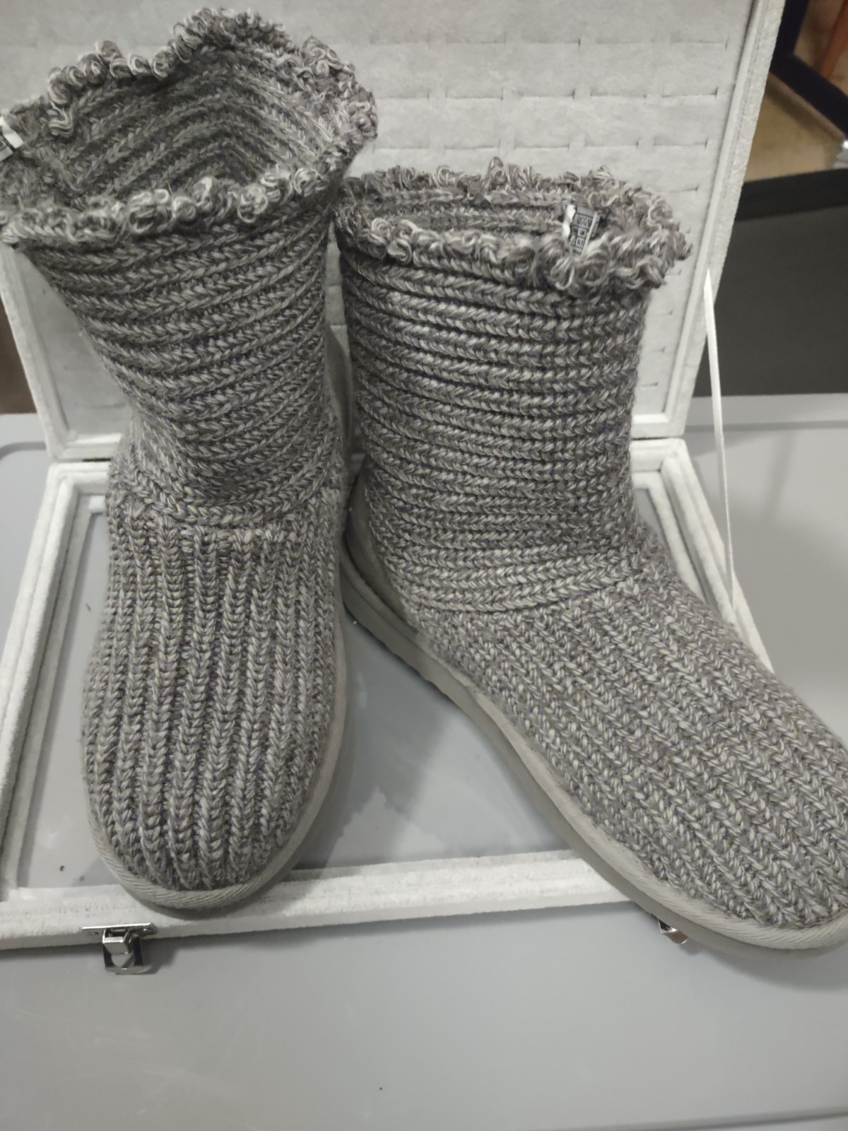UGG Classic Knit Short Boots Gray Women’s U.S. 8 EU 39 Cozy Winter Authentic image 9