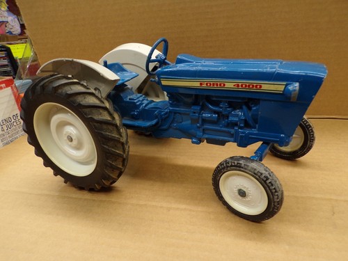 Vintage ERTL FORD 4000 TRACTOR WITH 3 POINT HITCH ~ 1/12 SCALE DIECAST ~ N/R ! - Picture 9 of 10