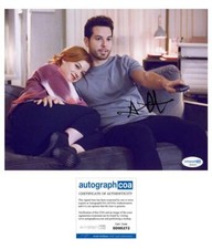 Skylar Astin "Zoey's Extraordinary Playlist" AUTOGRAPH Signed 8x10 Photo D ACOA Skylar Astin "Zoey's Extraordinary Playlist" AUTOGRAPH Signed 8x10 Photo D ACOA