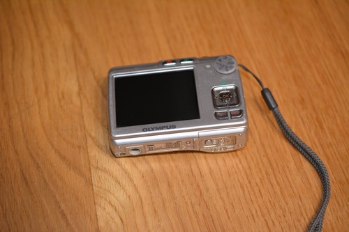 OLYMPUS FE-210 Camera w/ 7.1 Mega Pixels, 3x Optical Zoom Tested Working xd card - Picture 5 of 14