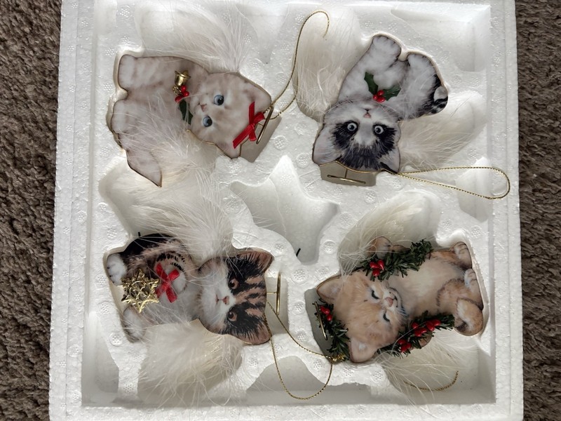 Bradford Exchange Set Of 4 Almost Purr-fect Angels Cats Ornaments Collection