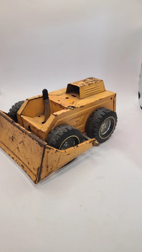 Reparación de restauración envejecida excavadora Bull NYLINT de colección Foto 2 de 4