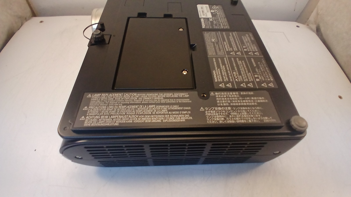 Toshiba TDP-T45 - DLP Projector 325 Lamp HRS w Manual & Bag