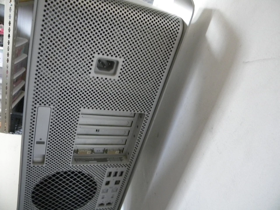 Apple A1186 Mac Pro (principios de 2008) Xeon E5462 @ 2,8 GHz 4C 8 GB 320 GB ATI 2600 XT Foto 3 de 4