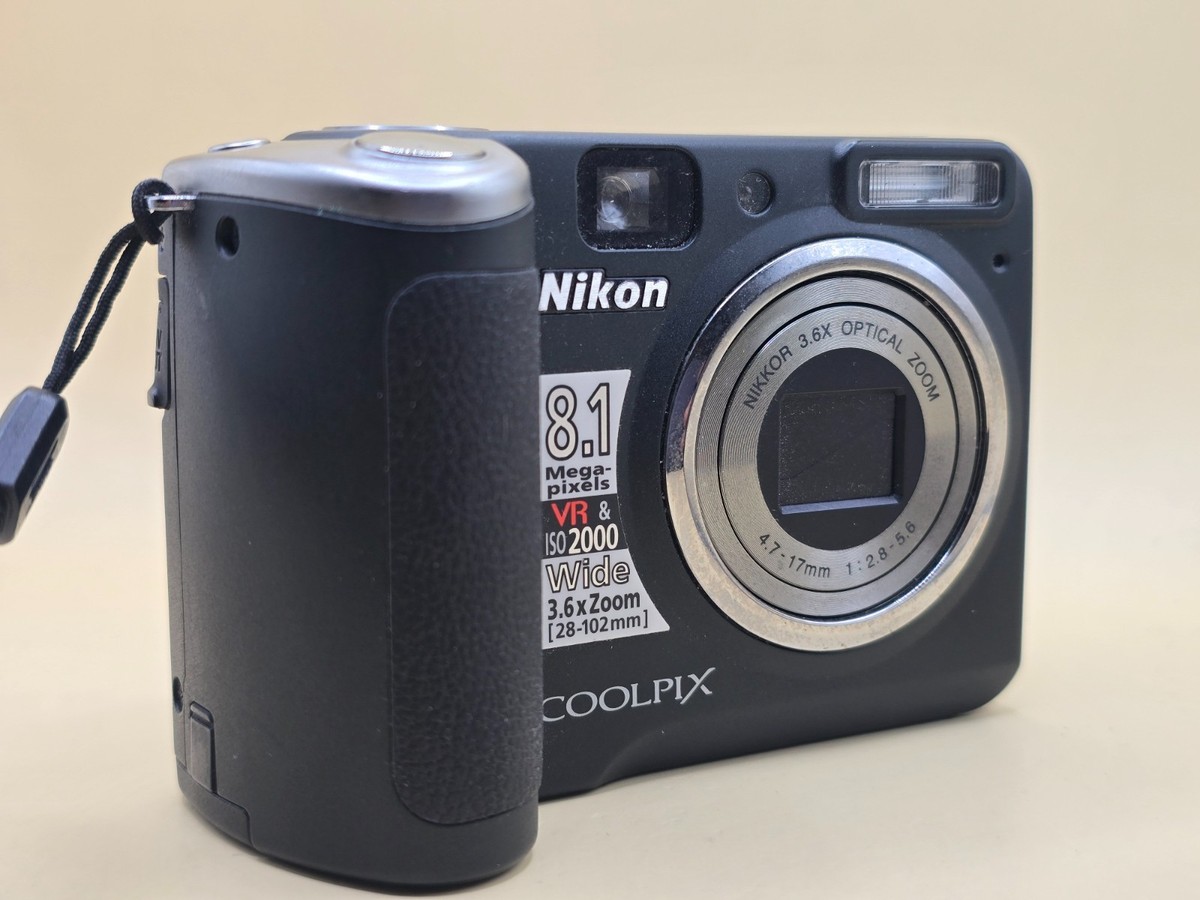 美品★ ニコン Nikon COOLPIX P50 オールドコンデジ ブラック Nikon COOLPIX P50 Digital Camera Black 8.1MP 3.6x Zoom AA battery