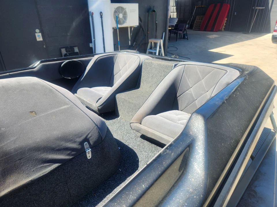 HALLETT EXECUTIVE SKI BOAT - image 4 of 4