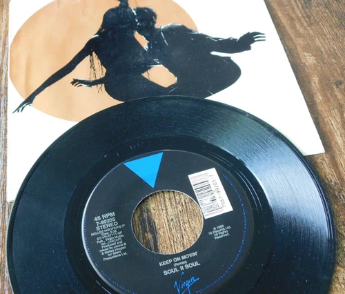 SOUL II SOUL KEEP IN MOVIN' / INSTRUMENTAL 45 RPM RECORD & PS 070