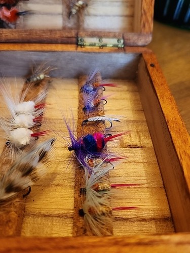 Fly Fishing Fly Box Wood, With Assorted Flys - Picture 15 of 15