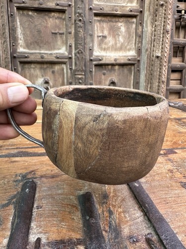 Taza de sopa antigua rara de madera tallada a mano del siglo XIX mango de metal - Imagen 6 de 7