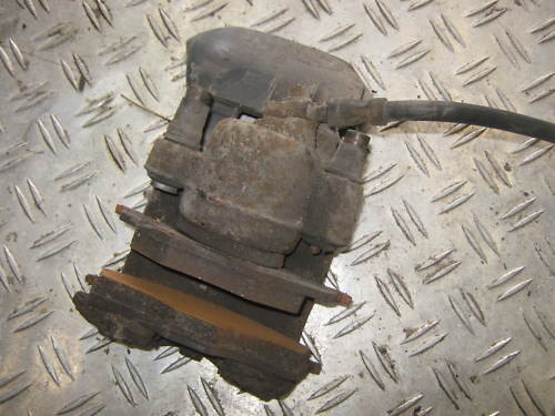 VW Polo 6N, Bremssattel v/r