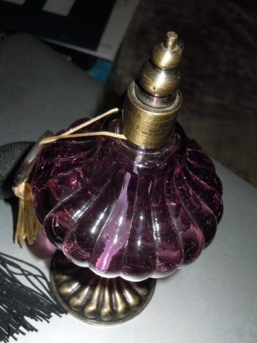 Vintage Victorias Secret Perfume Sprayer. Lavender tinted Glass. Made in Taiwan - Picture 13 of 14