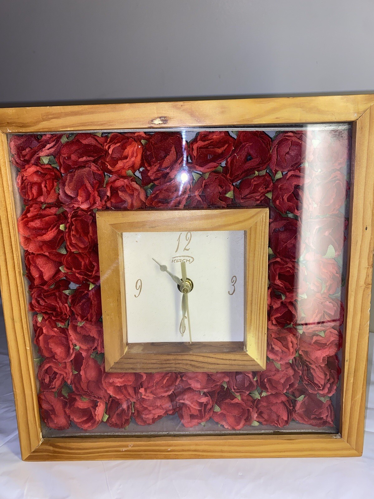 Vintage roses Kirch RETRO Modern Wall Clock