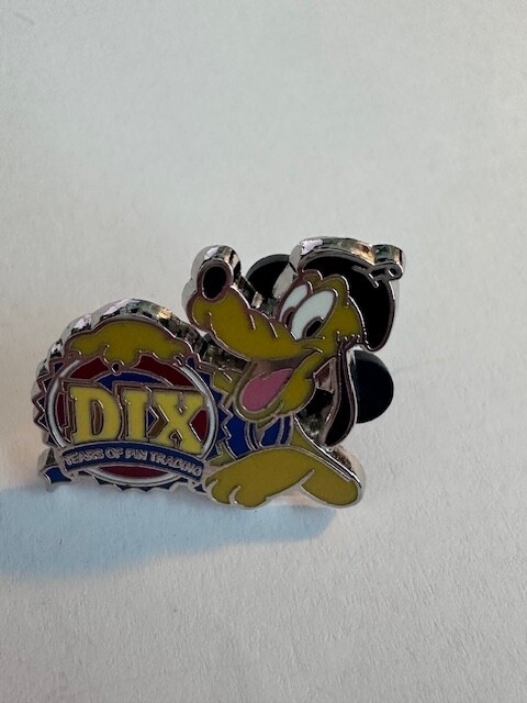 Disney Pin Trading 10 Years Of Pin Trading Pluto Beret Hat French Mickey (D7)