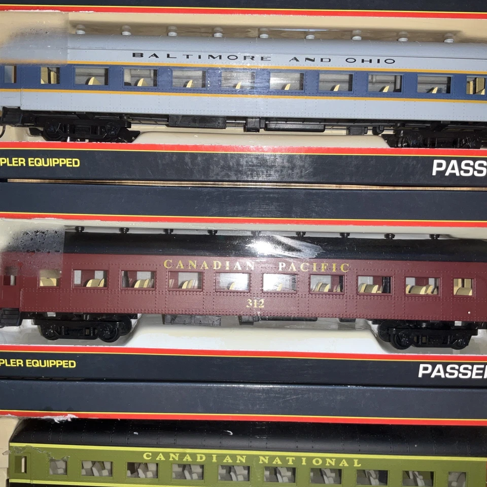 Job lot of  Model Power HO Gauge Model Railroad Coaches (AP30/651) - Image 2 of 4