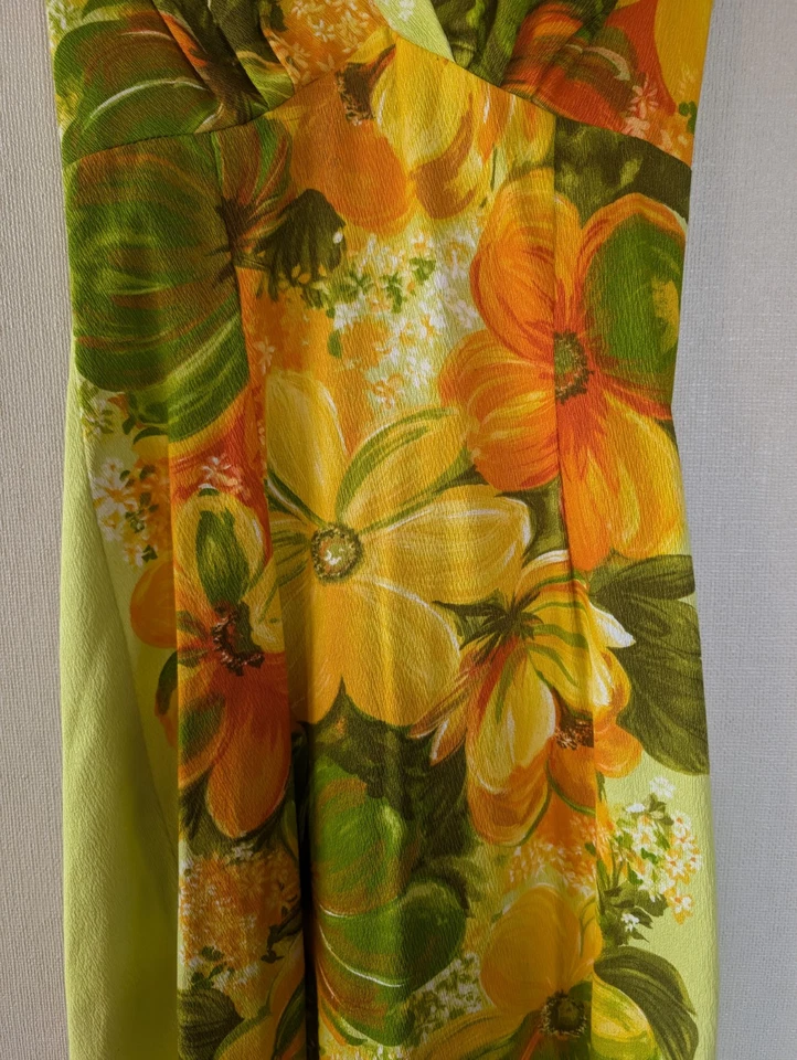 Vintage Hawaiian Watteau Dress Size 6 Small Green Floral Waterfall Back Wedding - Image 3 of 4