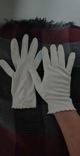 Vintage 1950s White Nylon Wrist Length Gloves with Scalloped Cuffs