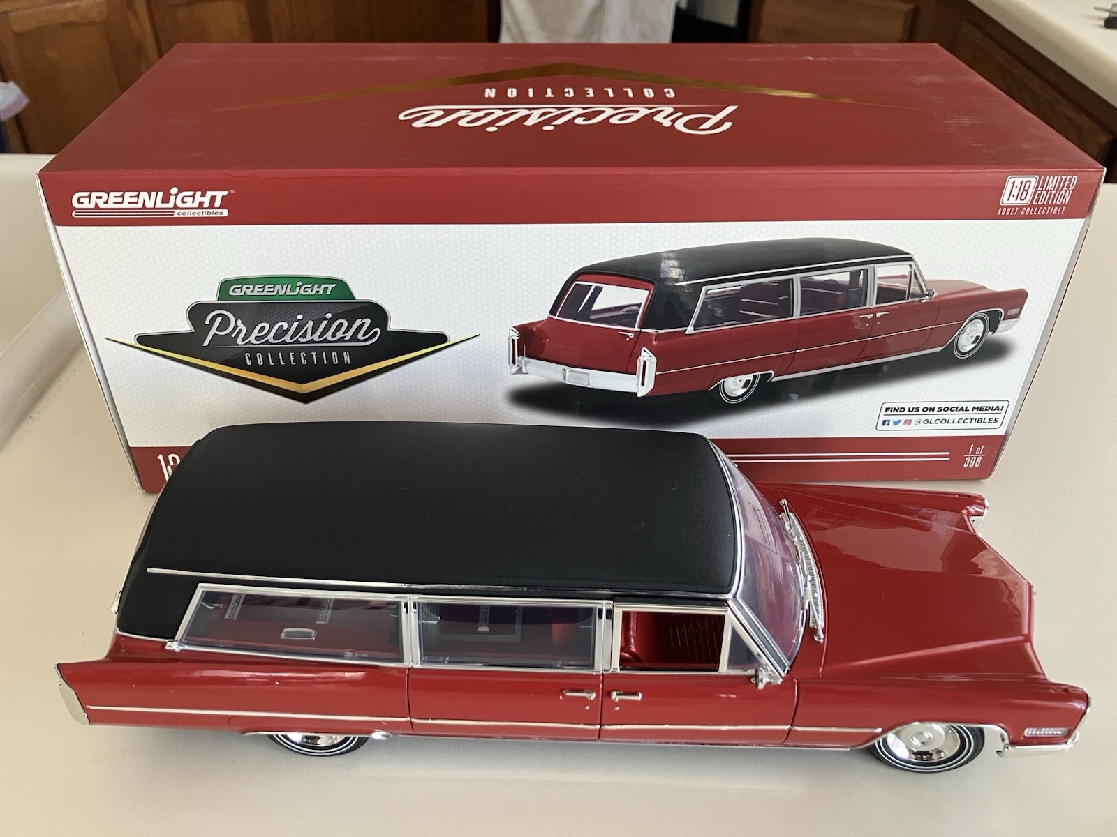 1:18 Greenlight 1966 Cadillac Hearse