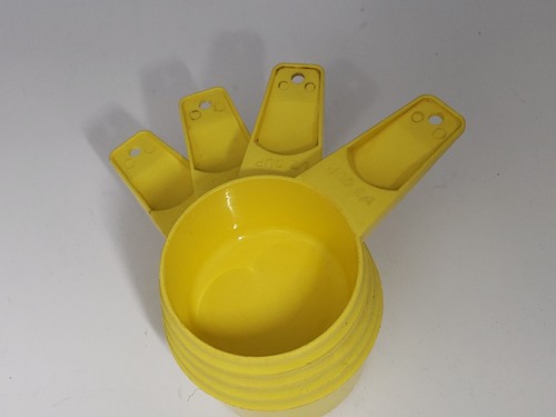 Vintage Tupperware Stapelmessbecher 4er Set gelb - nicht vollständig