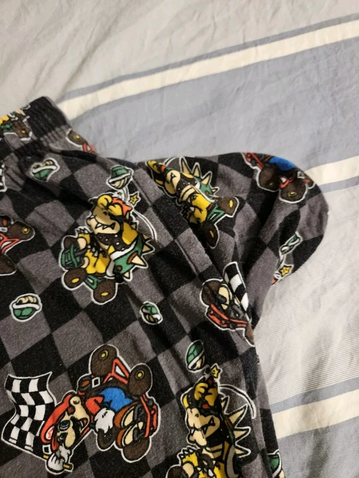 Pantalones de salón de pijama AOP a cuadros negros grises Nintendo Mario Kart talla pequeña Foto 4 de 4