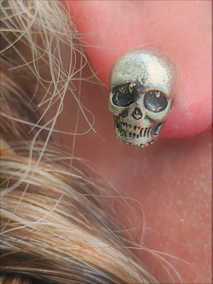 Pendientes cabeza calavera esqueleto tachuelas gótico peltre acero cuerpo piercing joyería Foto 3 de 4